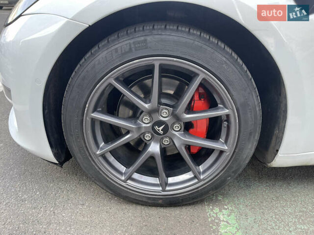 Белый Тесла Модель 3, объемом двигателя 0 л и пробегом 44 тыс. км за 17500 $, фото 6 на Automoto.ua