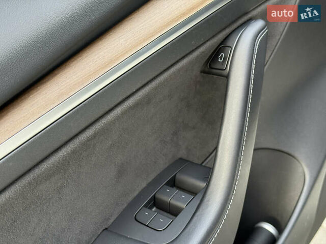 Белый Тесла Модель 3, объемом двигателя 0 л и пробегом 37 тыс. км за 19999 $, фото 100 на Automoto.ua