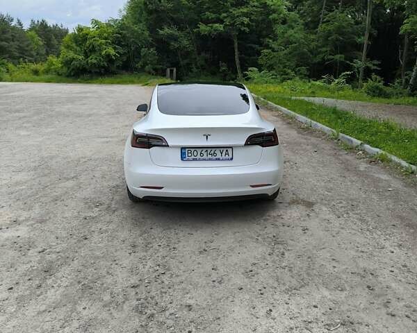 Білий Тесла Модель 3, об'ємом двигуна 0 л та пробігом 49 тис. км за 17850 $, фото 4 на Automoto.ua