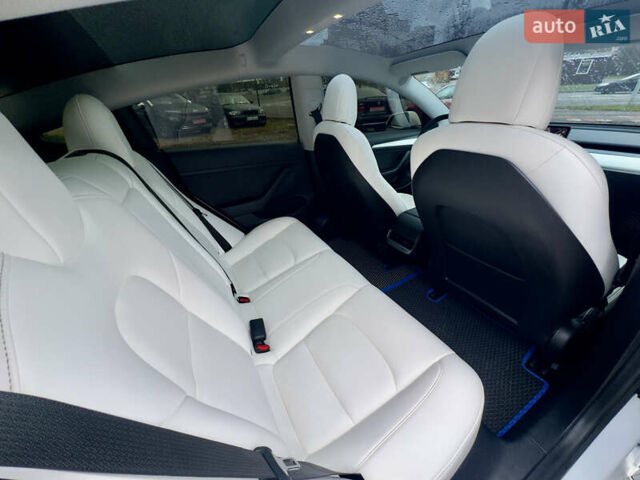Білий Тесла Модель 3, об'ємом двигуна 0 л та пробігом 84 тис. км за 18300 $, фото 3 на Automoto.ua