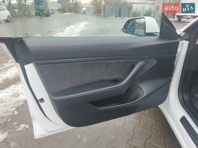 Білий Тесла Модель 3, об'ємом двигуна 0 л та пробігом 79 тис. км за 16200 $, фото 14 на Automoto.ua