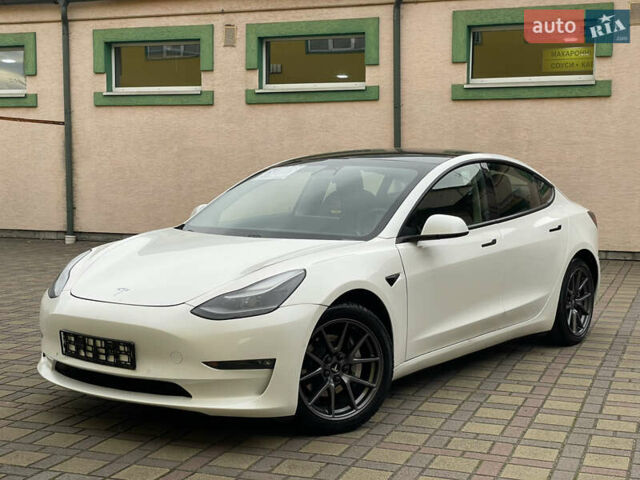 Белый Тесла Модель 3, объемом двигателя 0 л и пробегом 34 тыс. км за 18000 $, фото 4 на Automoto.ua