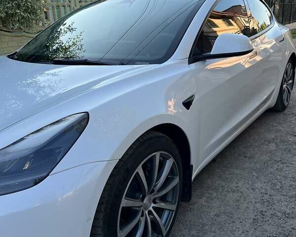 Білий Тесла Модель 3, об'ємом двигуна 0 л та пробігом 49 тис. км за 23000 $, фото 4 на Automoto.ua