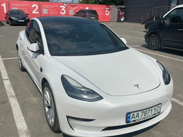 Белый Тесла Модель 3, объемом двигателя 0 л и пробегом 64 тыс. км за 22000 $, фото 2 на Automoto.ua