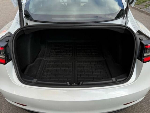 Білий Тесла Модель 3, об'ємом двигуна 0 л та пробігом 68 тис. км за 12300 $, фото 17 на Automoto.ua