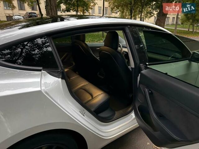 Тесла Модель 3 2021 у Києві на Automoto.ua Білий Тесла Модель 3, об'ємом двигуна 0 л та пробігом 105 тис. км за 19500 $, фото 9 на Automoto.ua