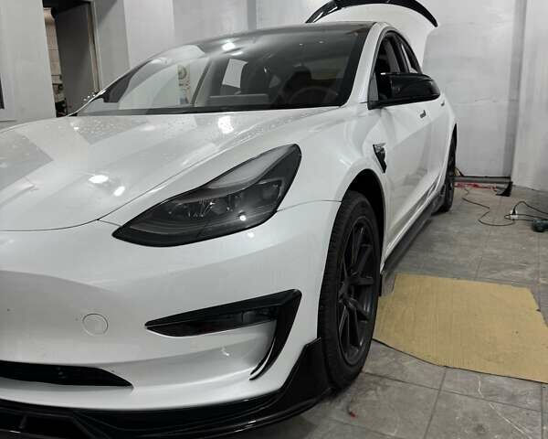 Білий Тесла Модель 3, об'ємом двигуна 0 л та пробігом 97 тис. км за 21500 $, фото 4 на Automoto.ua