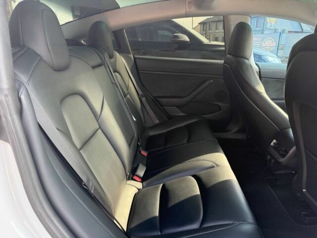 Білий Тесла Модель 3, об'ємом двигуна 0 л та пробігом 108 тис. км за 21999 $, фото 22 на Automoto.ua