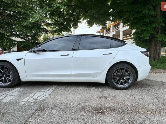 Білий Тесла Модель 3, об'ємом двигуна 0 л та пробігом 112 тис. км за 19000 $, фото 2 на Automoto.ua