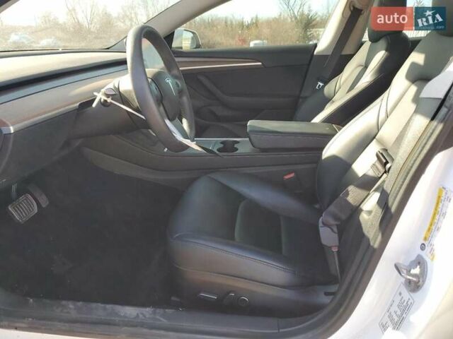 Белый Тесла Модель 3, объемом двигателя 0 л и пробегом 61 тыс. км за 7500 $, фото 6 на Automoto.ua