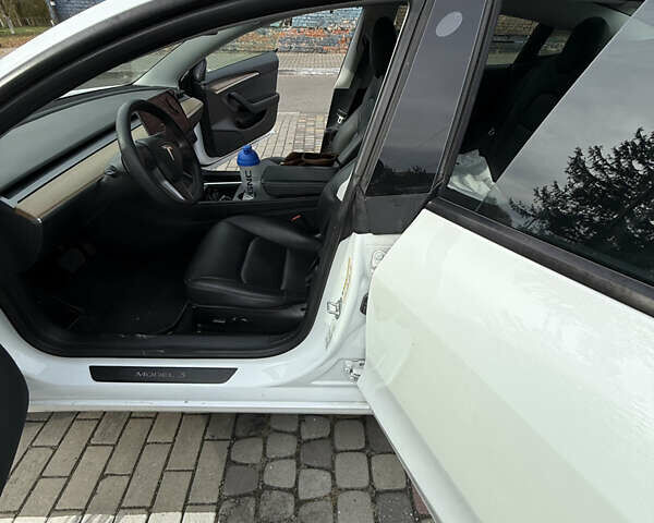 Белый Тесла Модель 3, объемом двигателя 0 л и пробегом 98 тыс. км за 19000 $, фото 29 на Automoto.ua