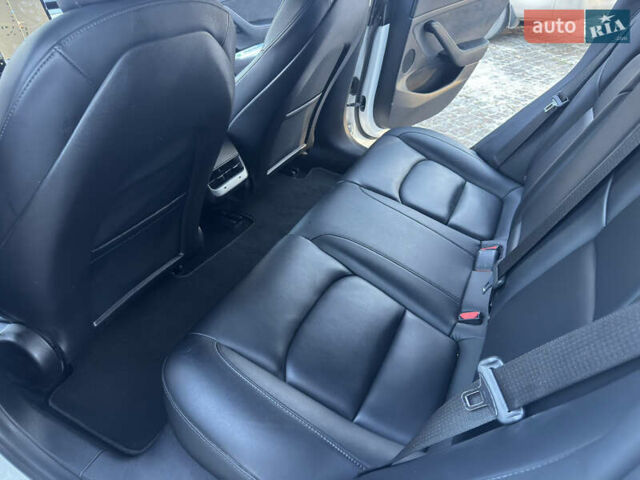 Белый Тесла Модель 3, объемом двигателя 0 л и пробегом 117 тыс. км за 19899 $, фото 18 на Automoto.ua