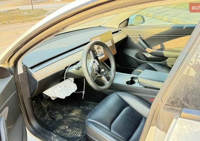 Белый Тесла Модель 3, объемом двигателя 0 л и пробегом 130 тыс. км за 14900 $, фото 5 на Automoto.ua