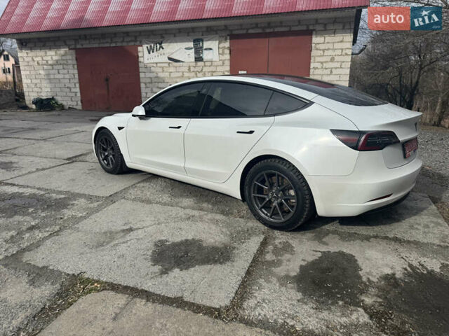 Белый Тесла Модель 3, объемом двигателя 0 л и пробегом 44 тыс. км за 18700 $, фото 5 на Automoto.ua