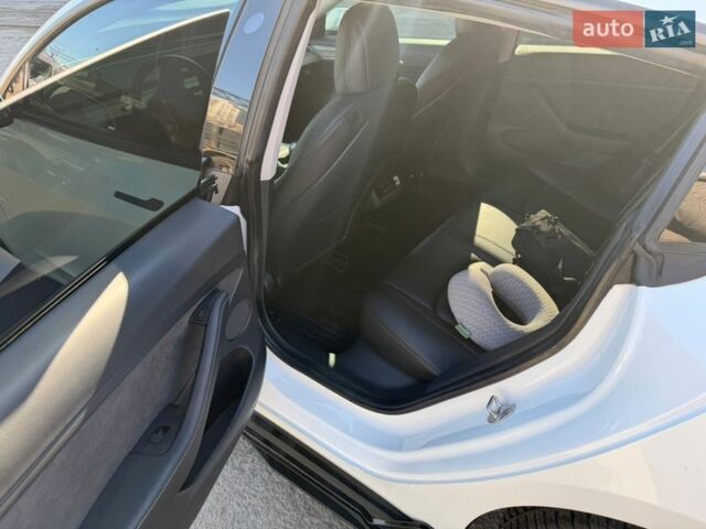 Белый Тесла Модель 3, объемом двигателя 0 л и пробегом 82 тыс. км за 19999 $, фото 14 на Automoto.ua