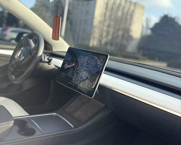 Білий Тесла Модель 3, об'ємом двигуна 0 л та пробігом 106 тис. км за 18900 $, фото 33 на Automoto.ua