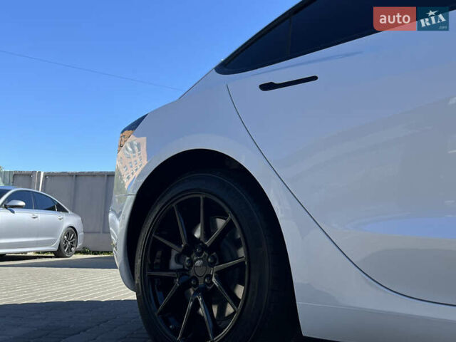Белый Тесла Модель 3, объемом двигателя 0 л и пробегом 39 тыс. км за 20200 $, фото 19 на Automoto.ua