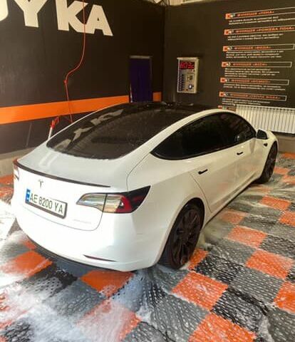 Белый Тесла Модель 3, объемом двигателя 0 л и пробегом 40 тыс. км за 27000 $, фото 1 на Automoto.ua