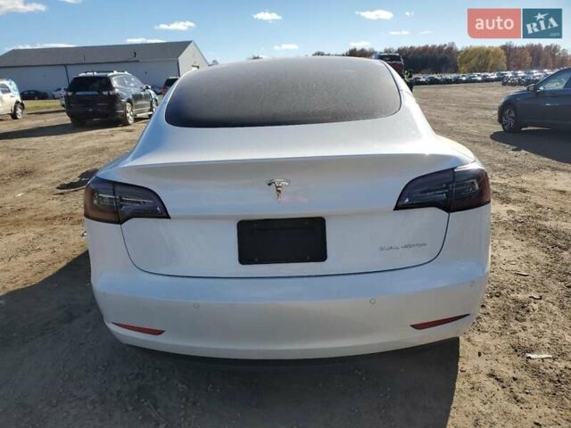 Белый Тесла Модель 3, объемом двигателя 0 л и пробегом 61 тыс. км за 7500 $, фото 5 на Automoto.ua