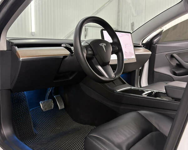 Білий Тесла Модель 3, об'ємом двигуна 0 л та пробігом 113 тис. км за 20200 $, фото 64 на Automoto.ua