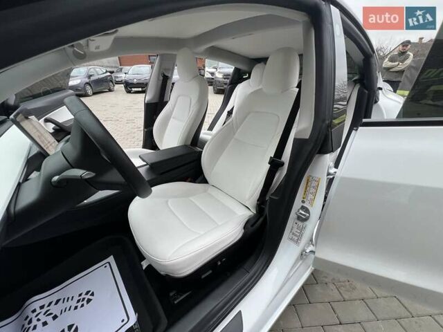 Белый Тесла Модель 3, объемом двигателя 0 л и пробегом 74 тыс. км за 21999 $, фото 9 на Automoto.ua