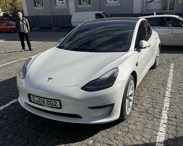 Белый Тесла Модель 3, объемом двигателя 0 л и пробегом 70 тыс. км за 21999 $, фото 29 на Automoto.ua