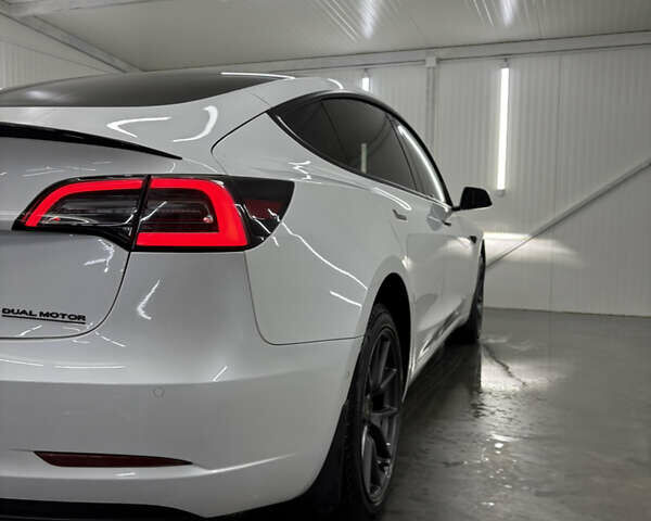 Білий Тесла Модель 3, об'ємом двигуна 0 л та пробігом 113 тис. км за 20200 $, фото 41 на Automoto.ua