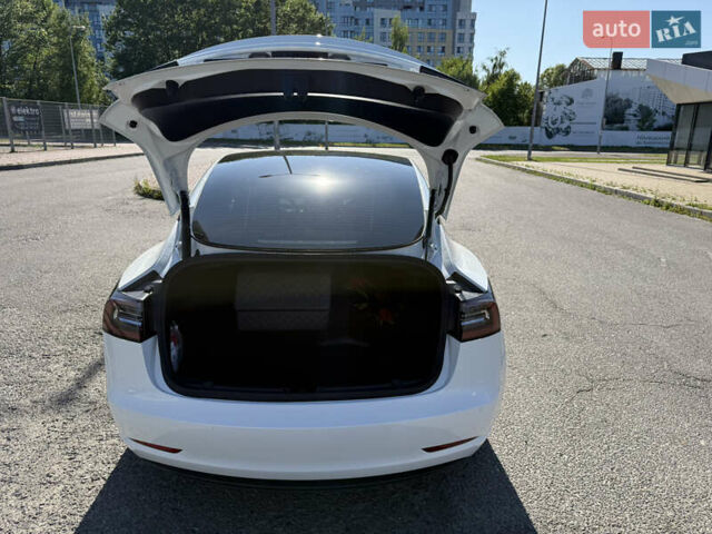 Белый Тесла Модель 3, объемом двигателя 0 л и пробегом 68 тыс. км за 27000 $, фото 7 на Automoto.ua