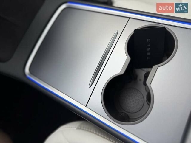 Тесла Модель 3 2021 у Малине на Automoto.ua Білий Тесла Модель 3, об'ємом двигуна 0 л та пробігом 75 тис. км за 24000 $, фото 26 на Automoto.ua