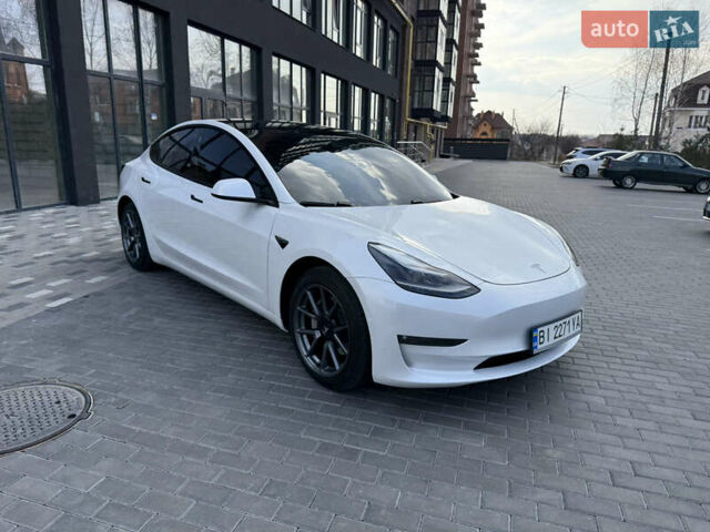 Белый Тесла Модель 3, объемом двигателя 0 л и пробегом 37 тыс. км за 19999 $, фото 70 на Automoto.ua