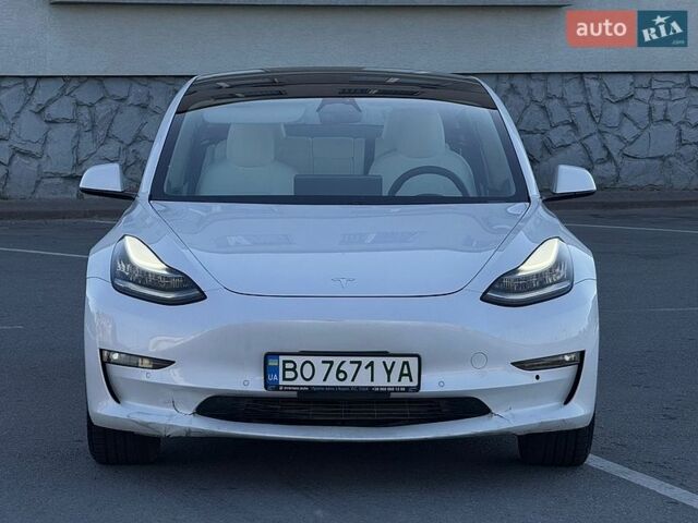 Белый Тесла Модель 3, объемом двигателя 0 л и пробегом 105 тыс. км за 18999 $, фото 1 на Automoto.ua