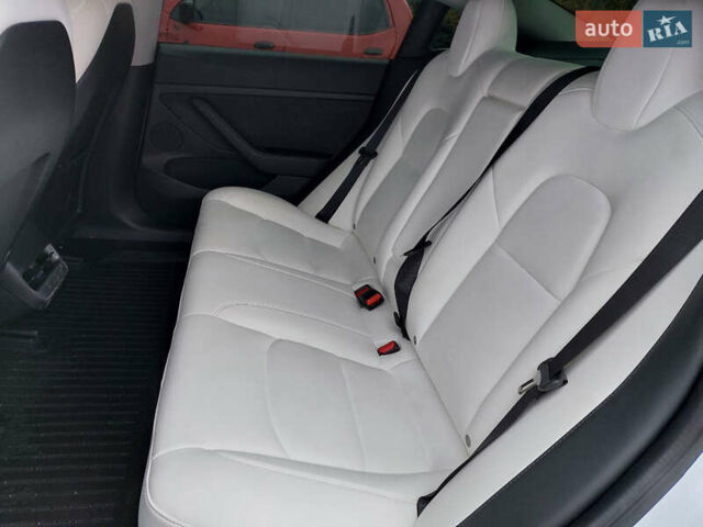 Белый Тесла Модель 3, объемом двигателя 0 л и пробегом 70 тыс. км за 21999 $, фото 18 на Automoto.ua