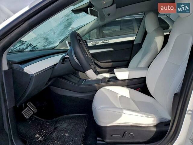 Білий Тесла Модель 3, об'ємом двигуна 0 л та пробігом 55 тис. км за 4900 $, фото 6 на Automoto.ua
