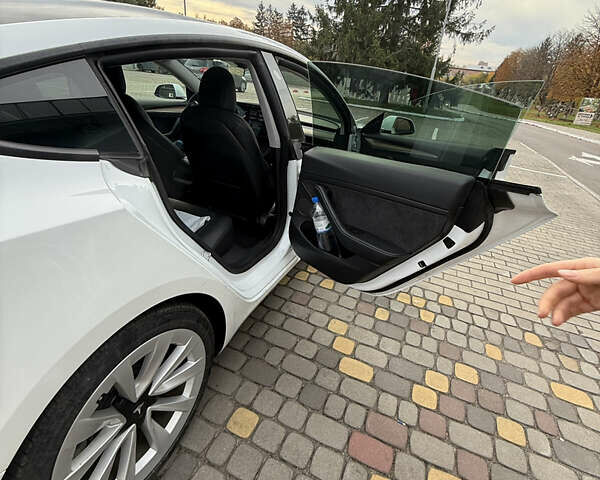 Белый Тесла Модель 3, объемом двигателя 0 л и пробегом 98 тыс. км за 19000 $, фото 24 на Automoto.ua