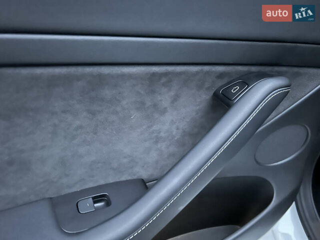 Белый Тесла Модель 3, объемом двигателя 0 л и пробегом 52 тыс. км за 21500 $, фото 24 на Automoto.ua