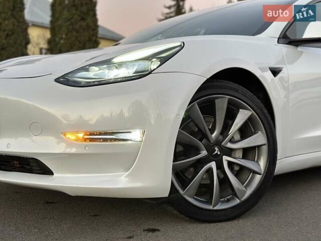 Білий Тесла Модель 3, об'ємом двигуна 0 л та пробігом 35 тис. км за 21999 $, фото 4 на Automoto.ua