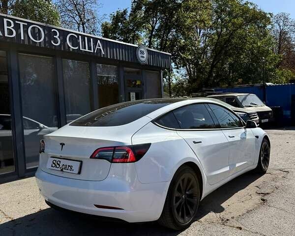 Белый Тесла Модель 3, объемом двигателя 0 л и пробегом 59 тыс. км за 18500 $, фото 5 на Automoto.ua