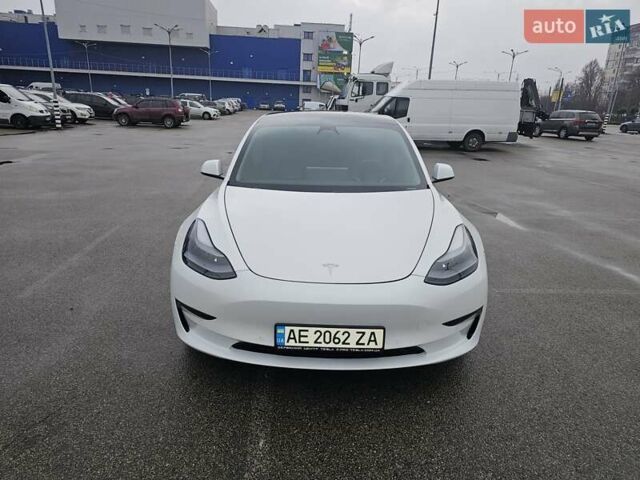 Белый Тесла Модель 3, объемом двигателя 0 л и пробегом 52 тыс. км за 18500 $, фото 6 на Automoto.ua
