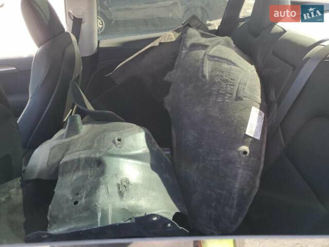 Белый Тесла Модель 3, объемом двигателя 0 л и пробегом 60 тыс. км за 19000 $, фото 23 на Automoto.ua