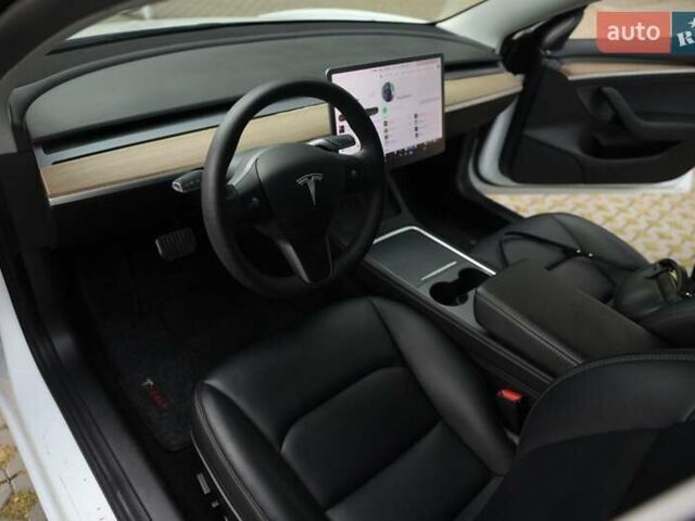 Белый Тесла Модель 3, объемом двигателя 0 л и пробегом 95 тыс. км за 18500 $, фото 14 на Automoto.ua