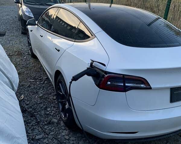 Белый Тесла Модель 3, объемом двигателя 0 л и пробегом 27 тыс. км за 19750 $, фото 12 на Automoto.ua