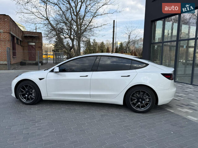 Белый Тесла Модель 3, объемом двигателя 0 л и пробегом 37 тыс. км за 19999 $, фото 23 на Automoto.ua