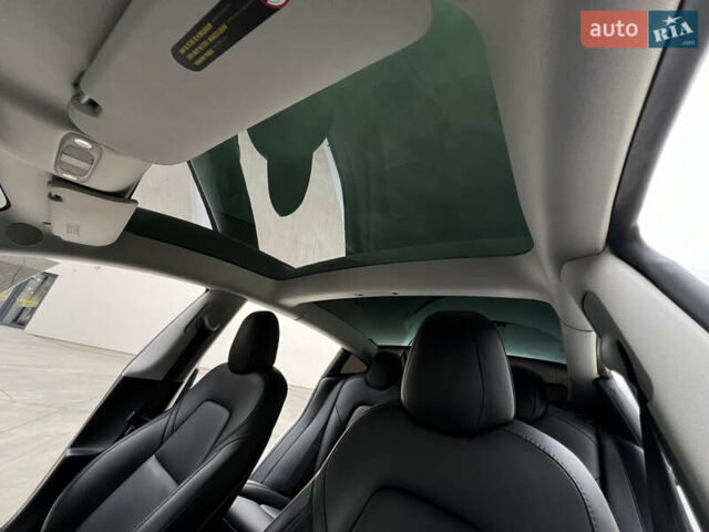 Білий Тесла Модель 3, об'ємом двигуна 0 л та пробігом 107 тис. км за 19999 $, фото 53 на Automoto.ua