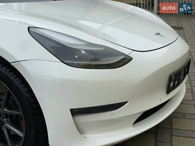 Белый Тесла Модель 3, объемом двигателя 0 л и пробегом 34 тыс. км за 18000 $, фото 48 на Automoto.ua