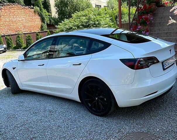 Белый Тесла Модель 3, объемом двигателя 0 л и пробегом 63 тыс. км за 25500 $, фото 17 на Automoto.ua