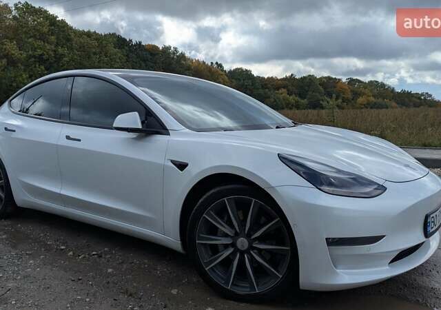 Белый Тесла Модель 3, объемом двигателя 0 л и пробегом 59 тыс. км за 22499 $, фото 6 на Automoto.ua