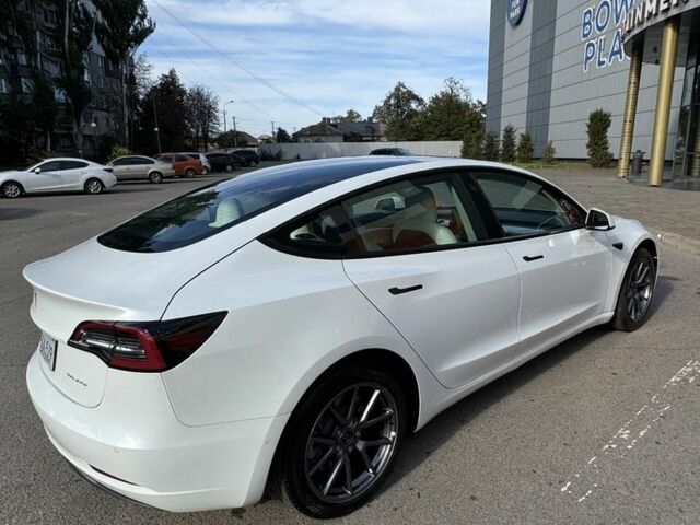 Білий Тесла Модель 3, об'ємом двигуна 0 л та пробігом 81 тис. км за 20400 $, фото 2 на Automoto.ua