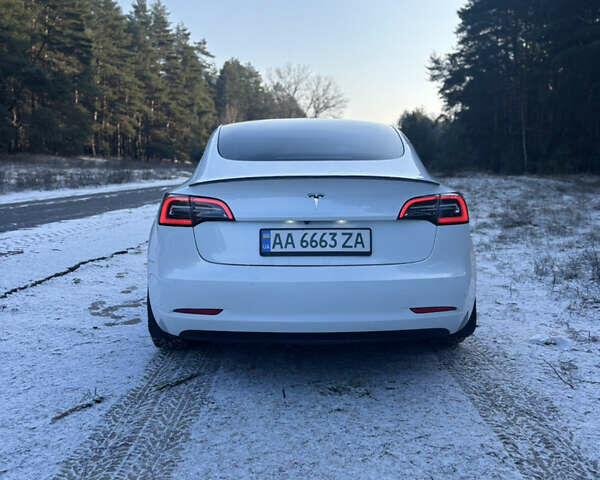 Білий Тесла Модель 3, об'ємом двигуна 0 л та пробігом 106 тис. км за 18900 $, фото 4 на Automoto.ua