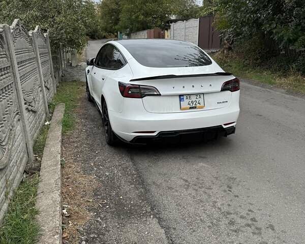 Білий Тесла Модель 3, об'ємом двигуна 0 л та пробігом 97 тис. км за 21500 $, фото 6 на Automoto.ua