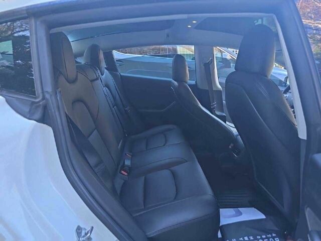 Білий Тесла Модель 3, об'ємом двигуна 0 л та пробігом 97 тис. км за 15500 $, фото 2 на Automoto.ua